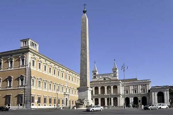 Piazza di San Giovanni in Laterano Piazza di San Giovanni in Laterano
